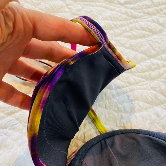 Victoria’s Secret Bikini - Picture 3 of 3